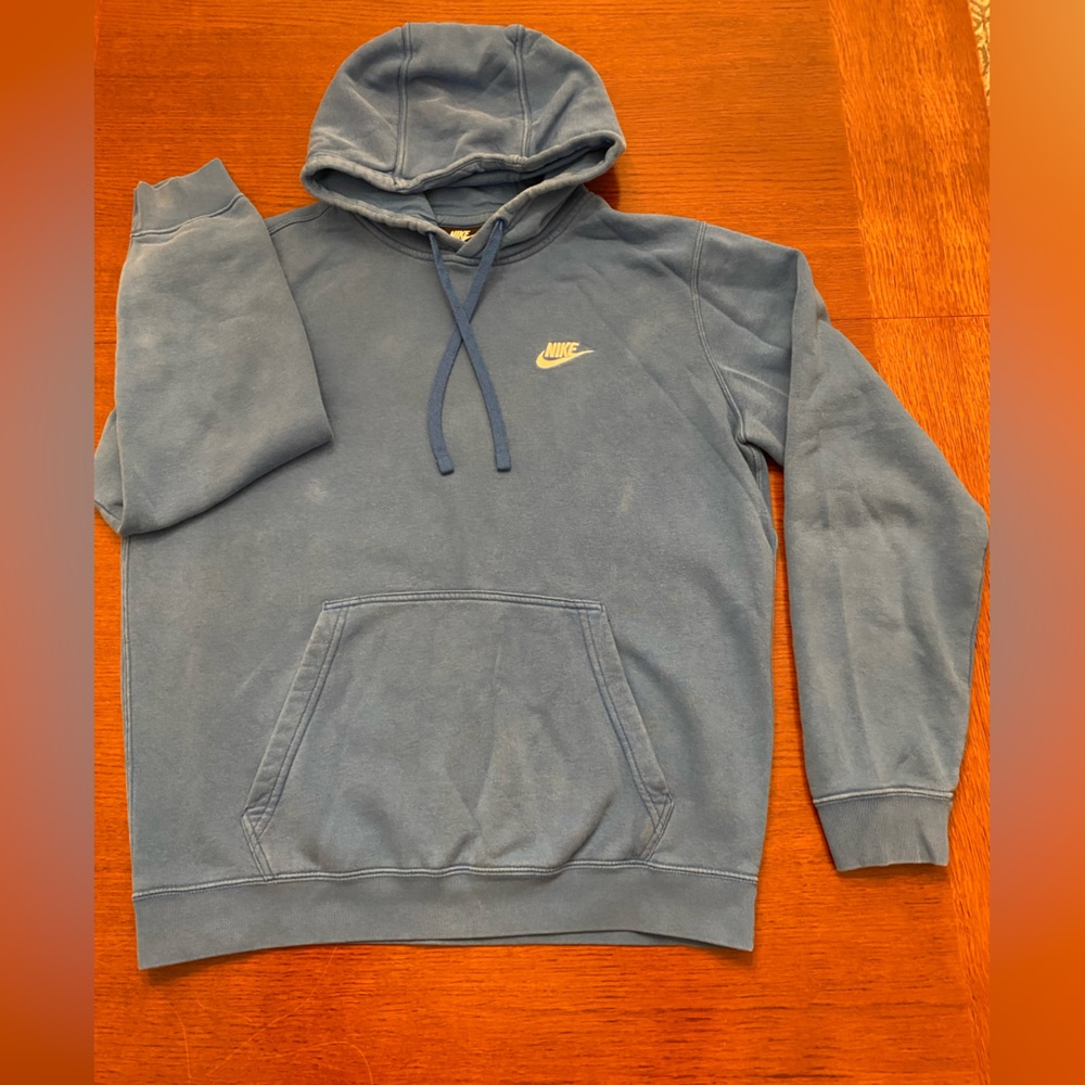 Nice fleece hoodie. Men’s medium